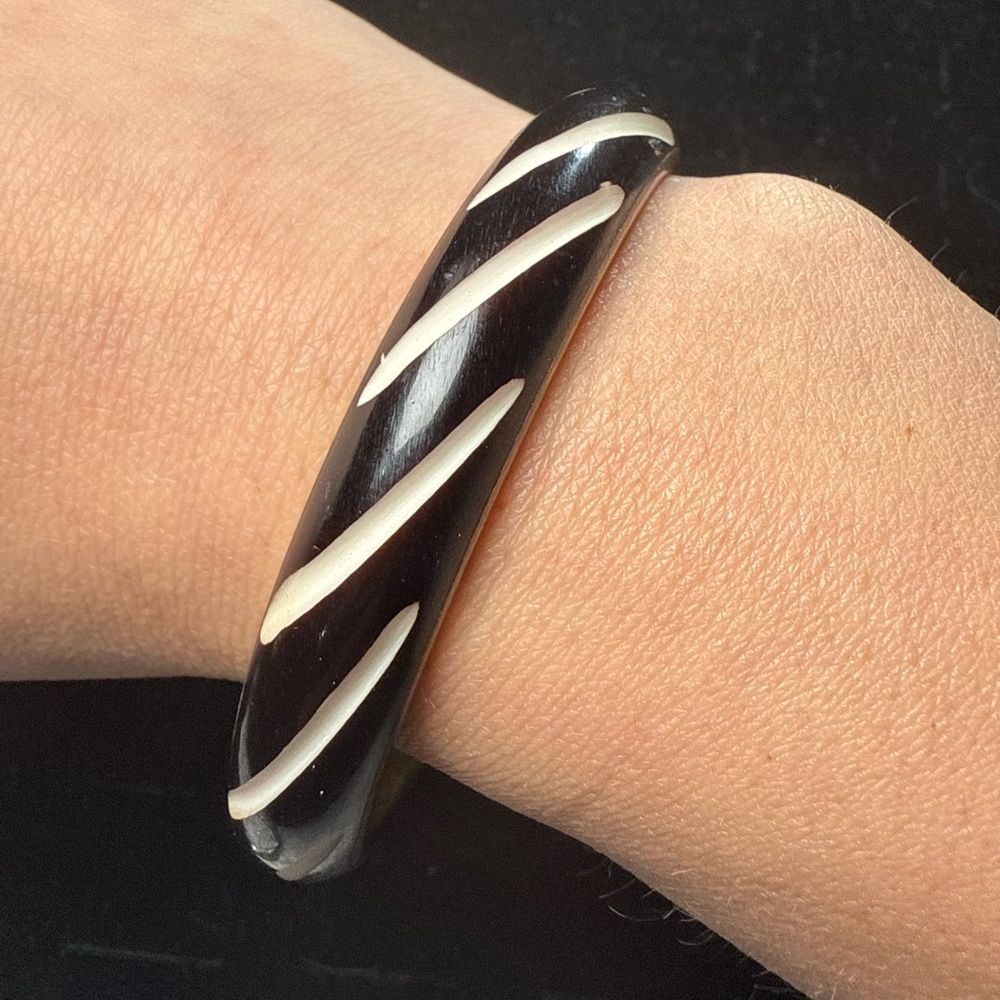 Single Vintage Black and White Bangle Bracelet